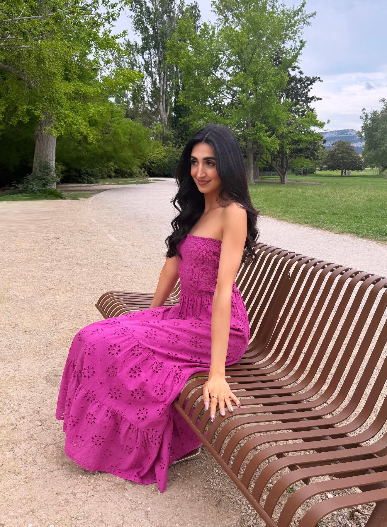 Vestido largo sin tirantes color ciruela