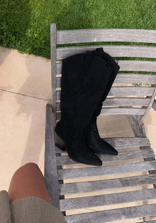 Botas vaqueras completamente adornadas con diamantes de imitación