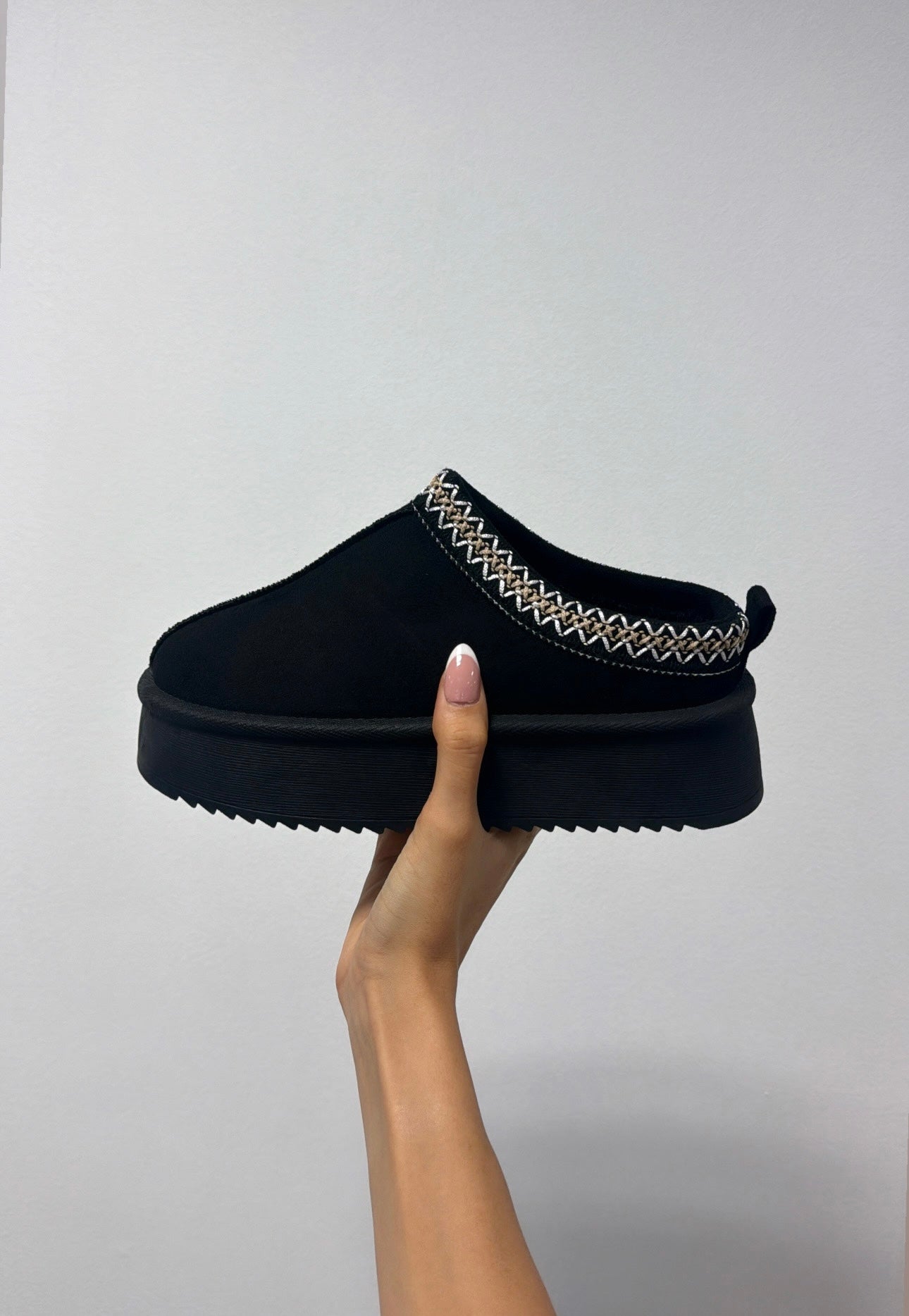 Botines negros de cuña