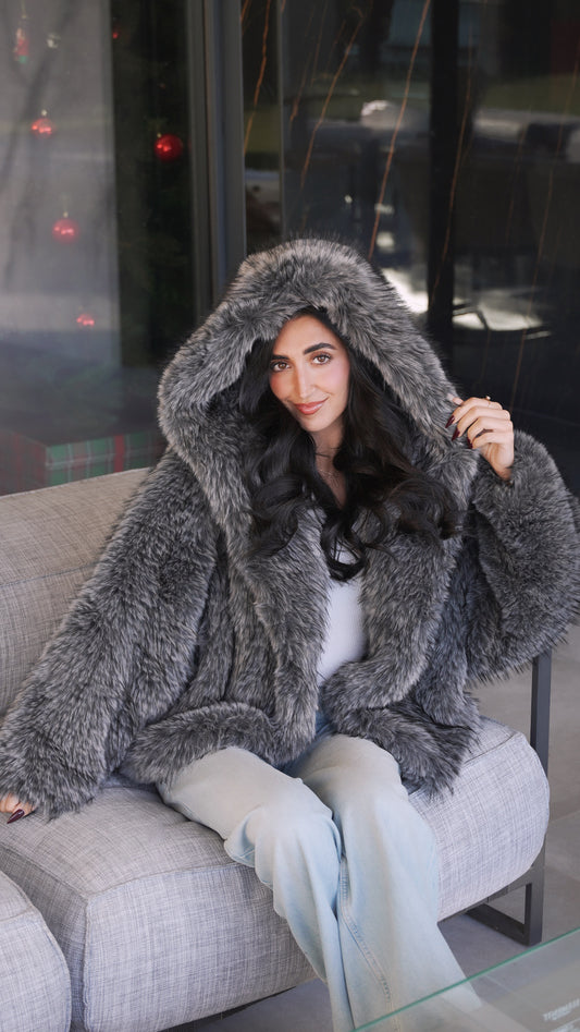 Veste fluffy à capuche (2 coloris)