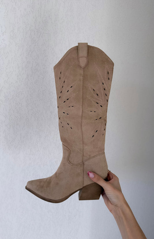 botas vaqueras de ante beige