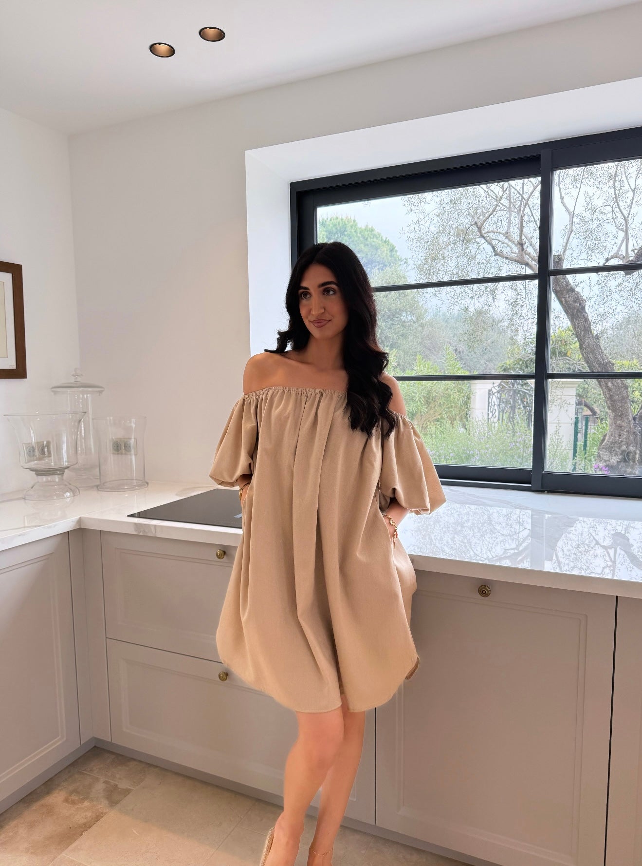 Vestido Bardot de lino beige