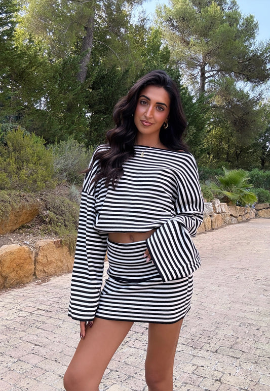 Conjunto de falda y suéter a rayas