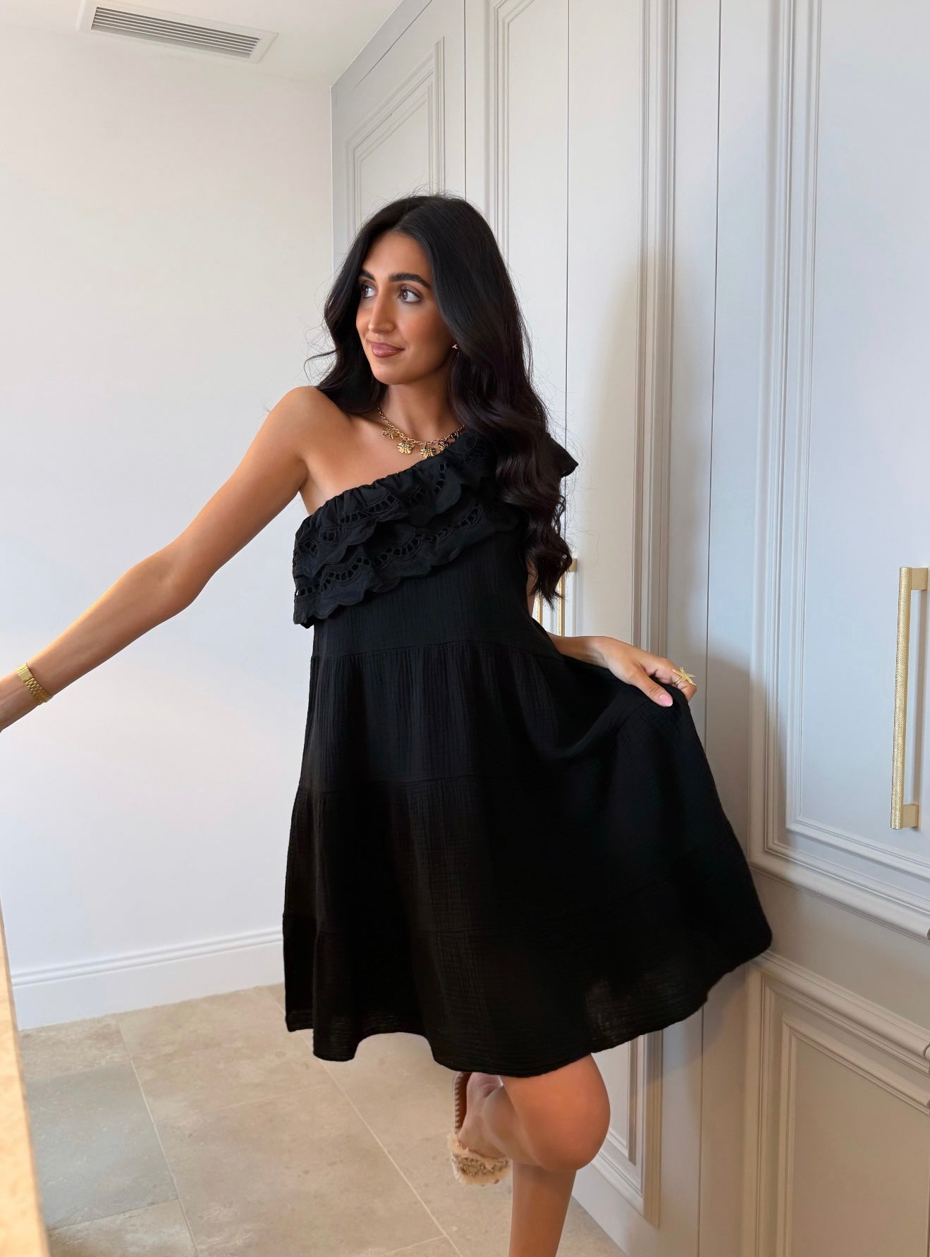 Robe asymétrique noire