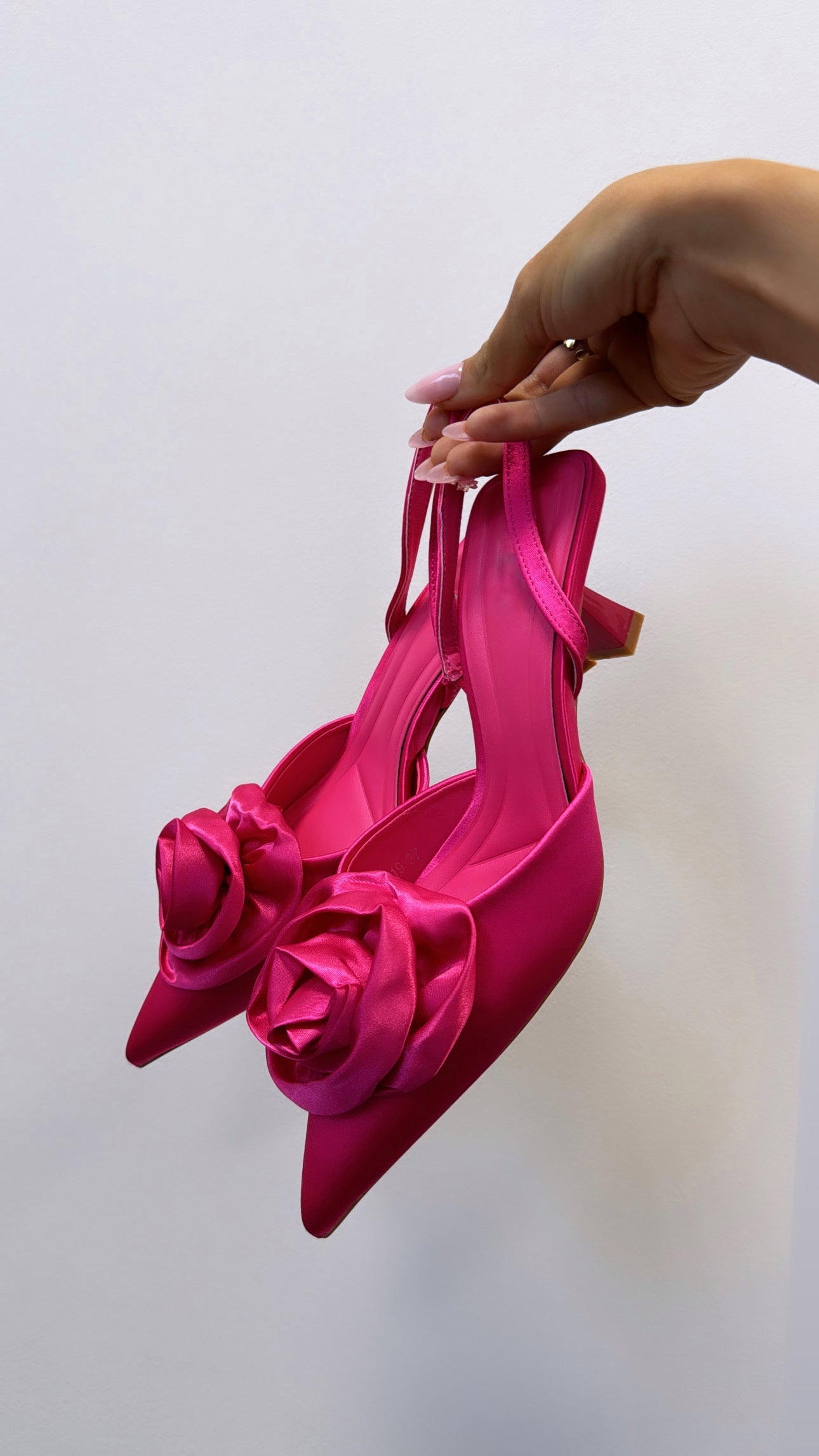 Talons roses
