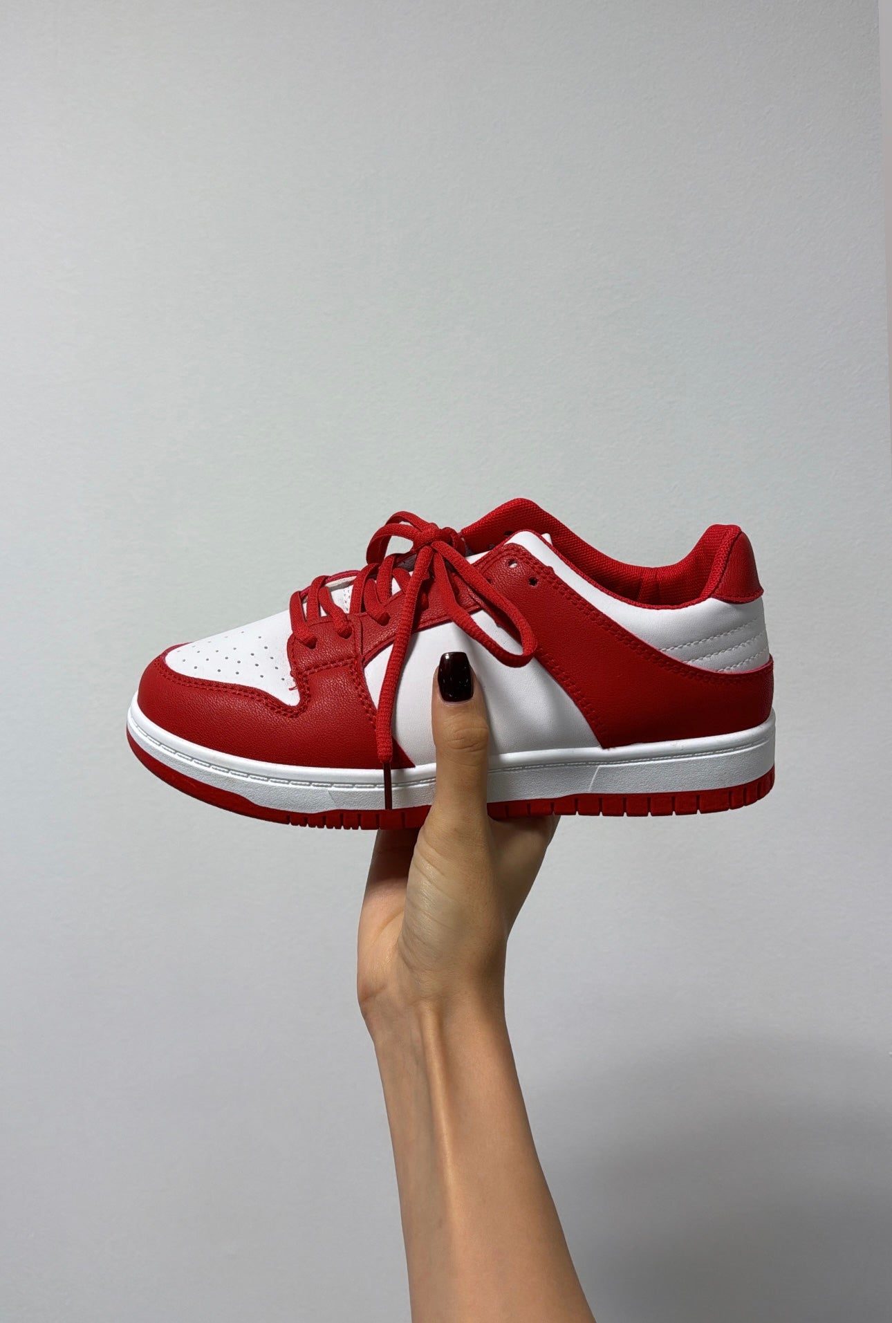 Baskets rouges