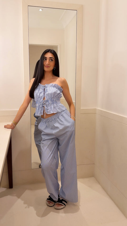 Conjunto a rayas azules
