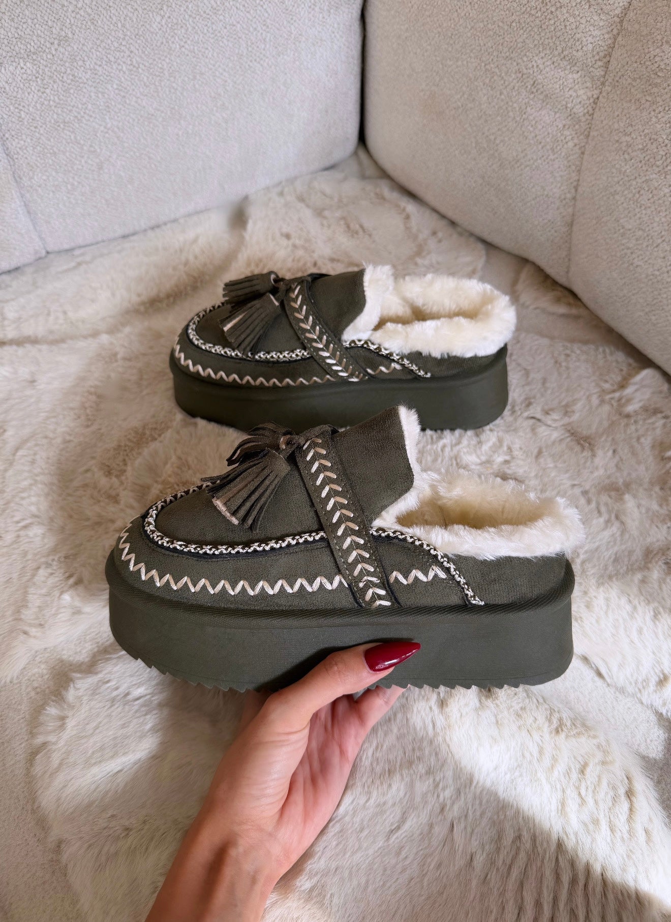 Chaussures fourrées à pompons (6 coloris)