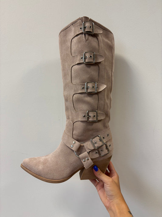 Botas vaqueras color beige con correas (sin caja)