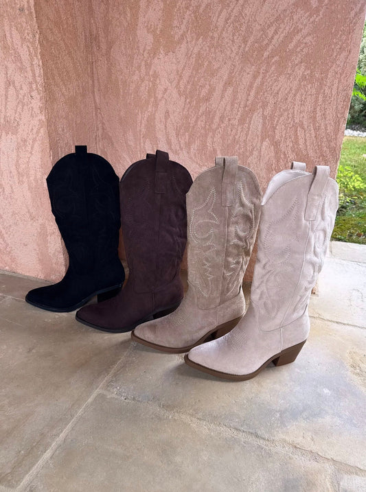 Defekter klassischer Cowboy-Stiefel