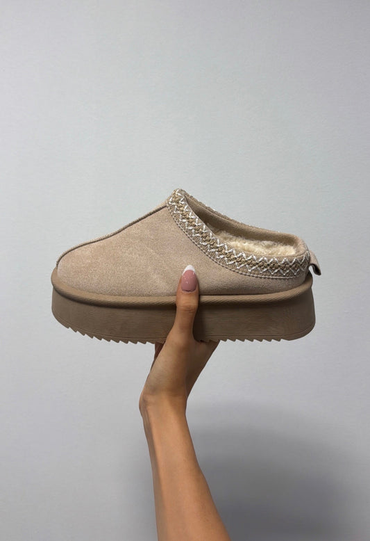 Botines de cuña color beige (sin caja)