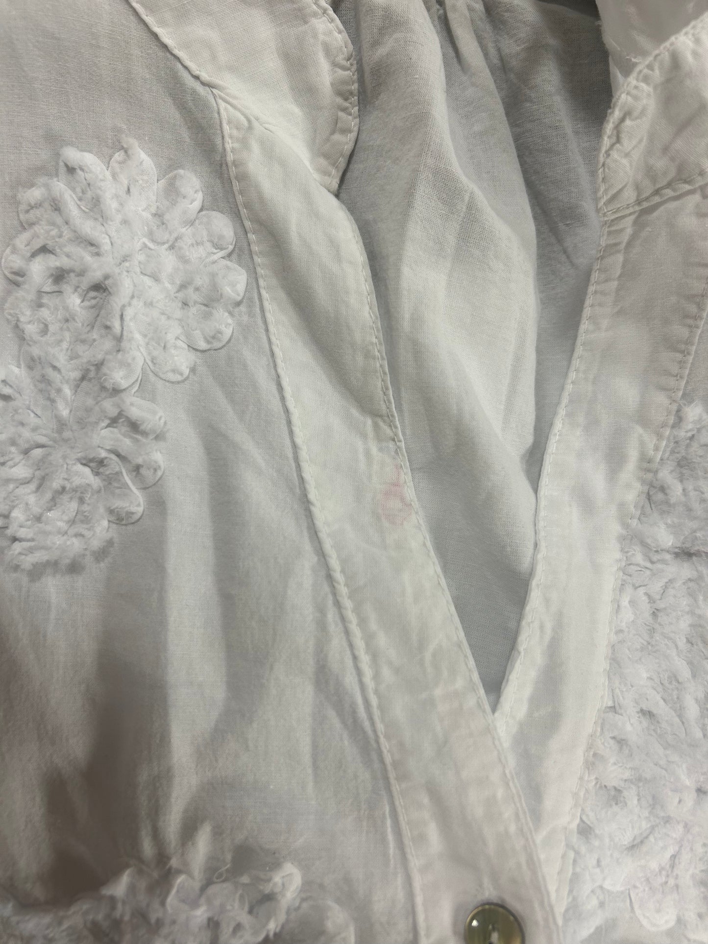 Robe longue brodée blanche défectueuse