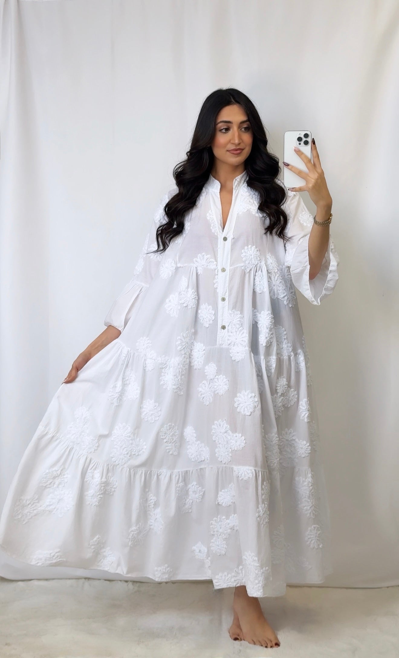 Robe longue brodée blanche défectueuse