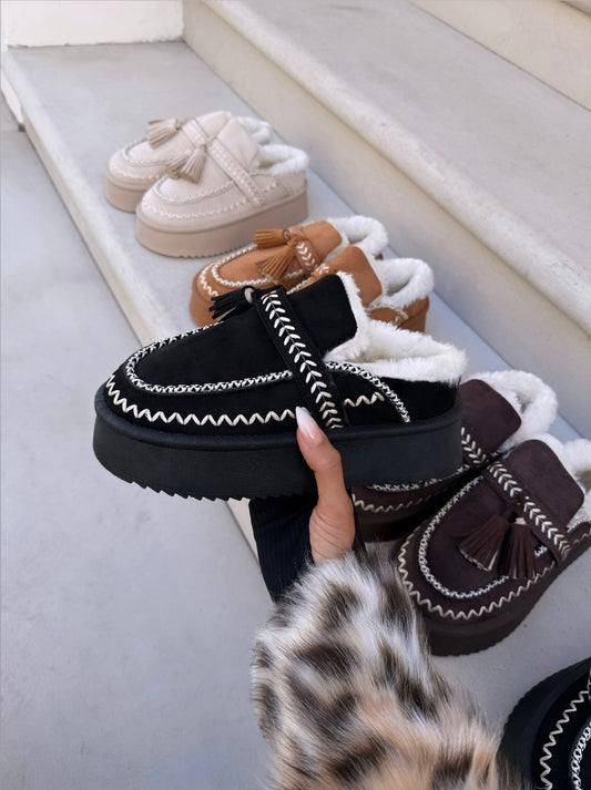 Chaussures fourrées à pompons (4 coloris)