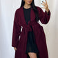 Manteau long ceinturé bordeaux