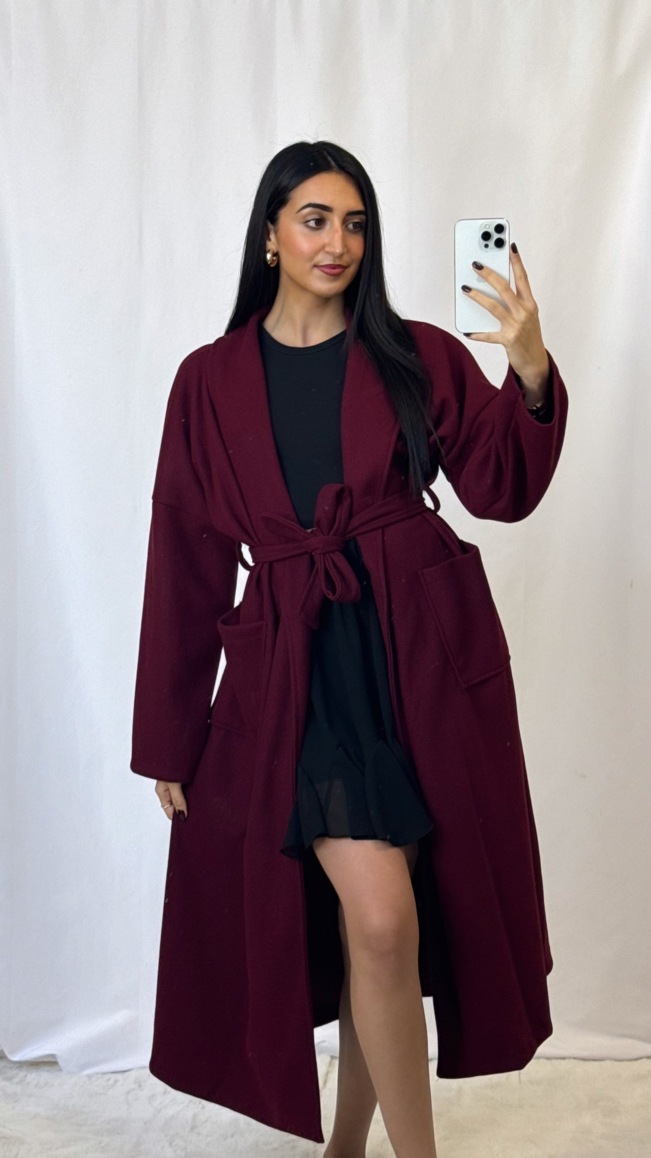 Manteau long ceinturé bordeaux