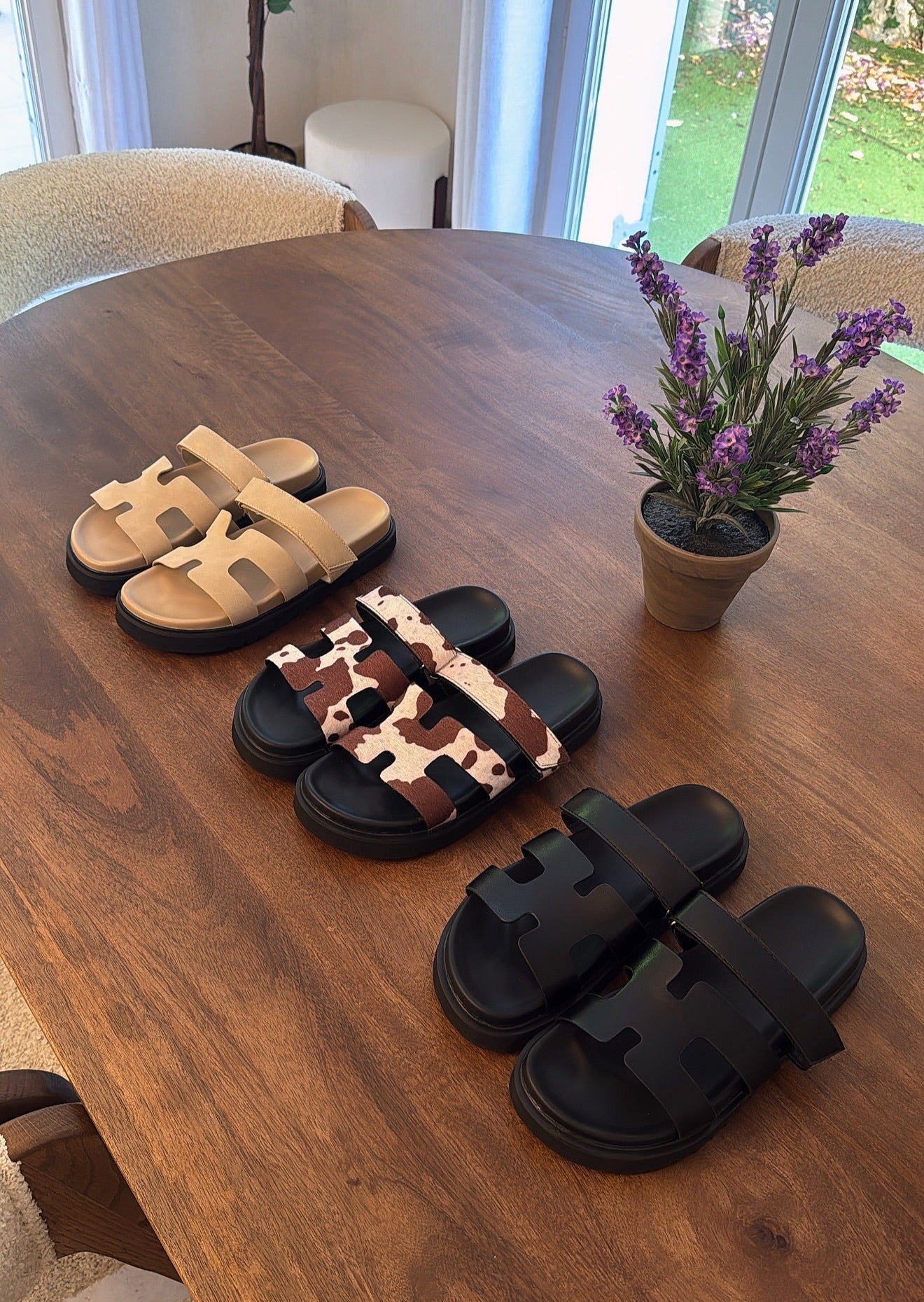 Sandalias con estampado de vaca (sin caja)