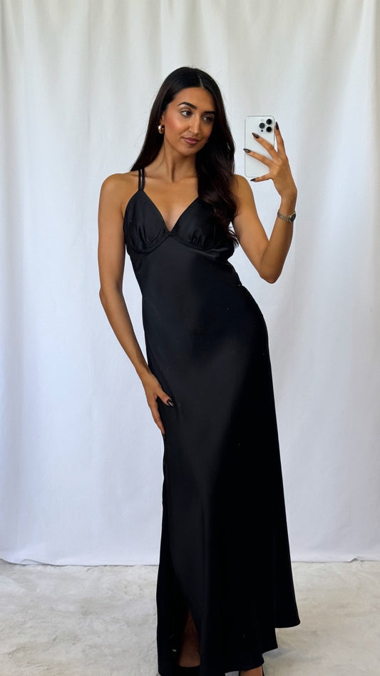 Mangelhaftes Satinkleid