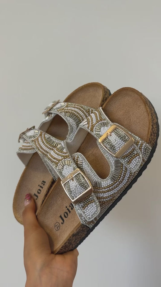 Sandales à perles blanches